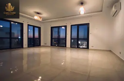 شقة - 3 غرف نوم - 3 حمامات للايجار في ذا كورت ياردز - كمبوندات الشيخ زايد - الشيخ زايد - الجيزة