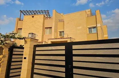 فيلا - 5 غرف نوم - 6 حمامات للايجار في كمبوندات الشروق - مدينة الشروق - القاهرة