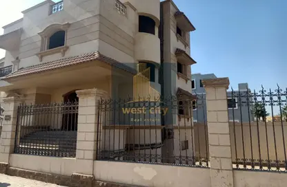 Villa - 4 Bedrooms - 4 Bathrooms for sale in Royal City - Sheikh Zayed Compounds - Sheikh Zayed City - Giza