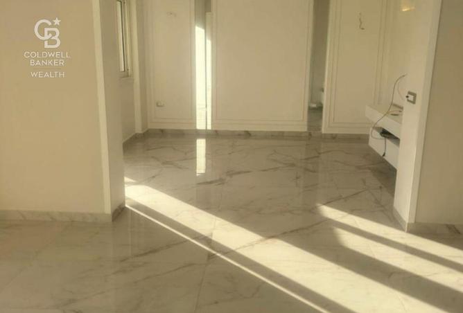 8421845 - Property Image 2