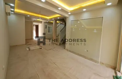 تاون هاوس - 3 غرف نوم - 4 حمامات للايجار في جراند ريزيدنس - المستثمرين الجنوبية - مدينة القاهرة الجديدة - القاهرة