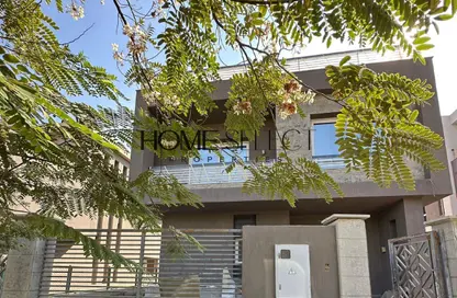 فيلا - 5 غرف نوم - 4 حمامات للايجار في نيو جيزة - طريق مصر اسكندرية الصحراوي - مدينة 6 أكتوبر - الجيزة