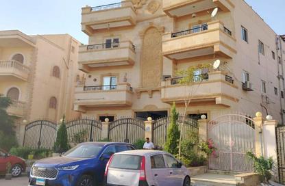 Apartment - 3 Bedrooms - 2 Bathrooms for sale in 3rd District East - Shorouk City - Cairo
