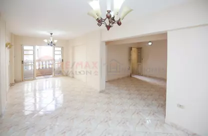 Apartment - 2 Bedrooms - 1 Bathroom for sale in Moharam Bek - Hay Wasat - Alexandria