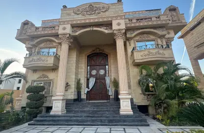 فيلا - 8 غرف نوم - 8 حمامات للبيع في جولف سيتي - مدينة العبور - القليوبية