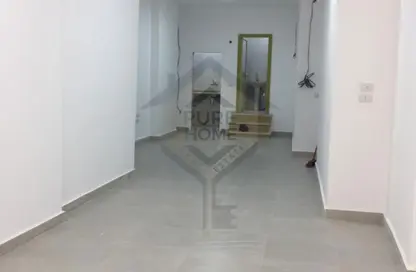 محل تجاري - استوديو - 1 حمام للبيع في شارع الشهيد عادل محمود - رشدي - حي شرق - الاسكندرية