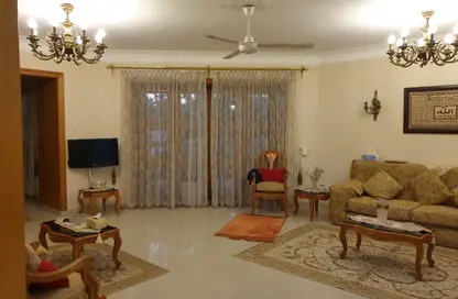 Villa - 4 Bedrooms - 4 Bathrooms for sale in Doctor Yassin Abdel Ghaffar St. - Area C - Ganoob El Acadimia - New Cairo City - Cairo