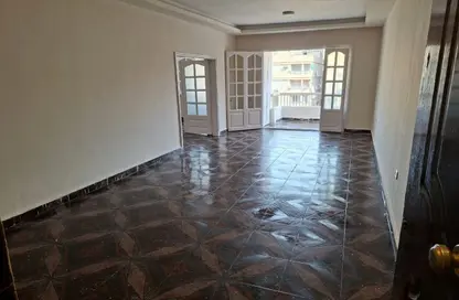 شقة - 3 غرف نوم - 2 حمامات للايجار في ميدان سانت فاطيما - ميدان سانت فاطيما - النزهة - القاهرة