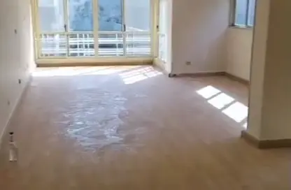 شقة - 3 غرف نوم - 2 حمامات للايجار في شارع الرياض - المهندسين - الجيزة