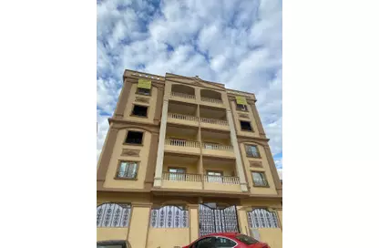 Apartment - 2 Bedrooms - 2 Bathrooms for sale in North Lotus - El Lotus - New Cairo City - Cairo