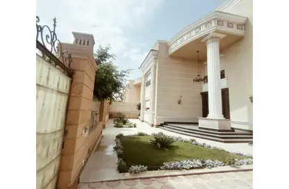 Villa - 4 Bedrooms - 6 Bathrooms for sale in Fountain Park - 5th Settlement Compounds - The 5th Settlement - New Cairo City - Cairo