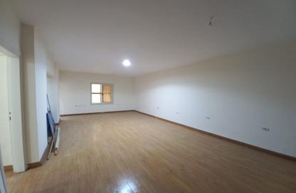 Apartment - 2 Bedrooms - 1 Bathroom for rent in Nasr St. - Hay El Maadi - Cairo
