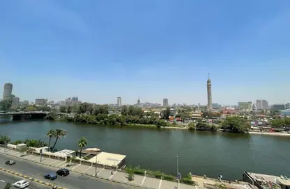 Apartment - 6 Bedrooms - 5 Bathrooms for sale in Nile St. - Dokki - Giza