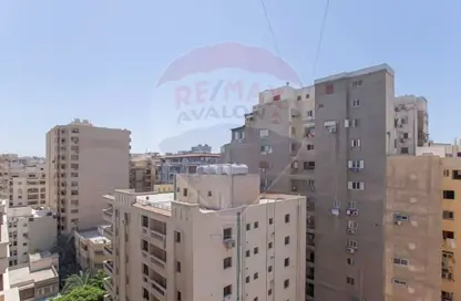 Apartment - 2 Bedrooms - 2 Bathrooms for sale in Smouha - Hay Sharq - Alexandria