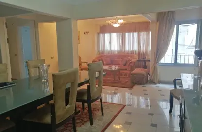 شقة - 3 غرف نوم - 2 حمامات للبيع في شارع جول جمال (24سابقا) - العجوزة - الجيزة