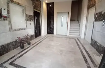 Apartment - 3 Bedrooms - 2 Bathrooms for sale in Ganoob El Acadimia - New Cairo City - Cairo