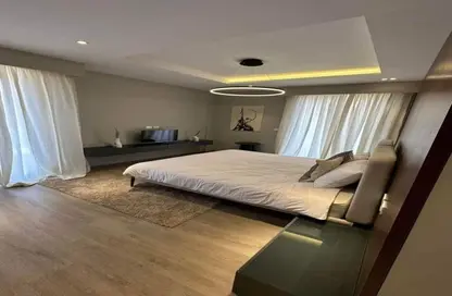 Apartment - 3 Bedrooms - 3 Bathrooms for sale in Royal City - Sheikh Zayed Compounds - Sheikh Zayed City - Giza