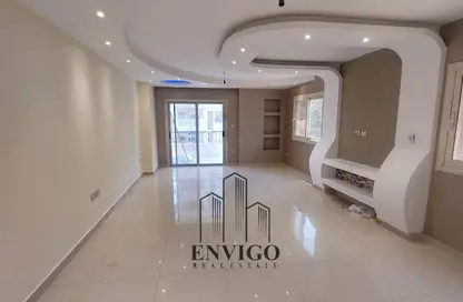 Apartment - 3 Bedrooms - 2 Bathrooms for sale in Tahseen Farghaly St. - 1st Zone - Nasr City - Cairo