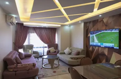 Apartment - 3 Bedrooms - 2 Bathrooms for rent in Gameat Al Dewal Al Arabeya St. - Mohandessin - Giza
