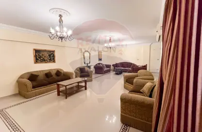 شقة - 3 غرف نوم - 2 حمامات للبيع في حي اول المنتزة - الاسكندرية