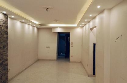 Apartment - 3 Bedrooms - 1 Bathroom for sale in Taez St. - 1st Zone - Nasr City - Cairo