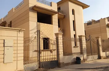 Villa - 5 Bedrooms - 4 Bathrooms for sale in Royal City - Sheikh Zayed Compounds - Sheikh Zayed City - Giza