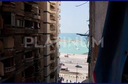 Apartment - 3 Bedrooms - 2 Bathrooms for sale in Khaled Ibn Al Walid St. - Miami - Hay Awal El Montazah - Alexandria