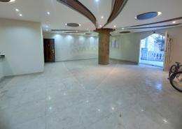 Apartment - 3 bedrooms - 3 bathrooms for للايجار in Abdel Moneim Al Dalel St. - Tharwat - Hay Sharq - Alexandria