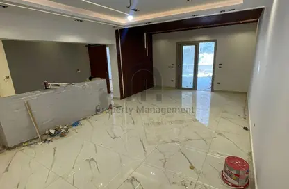 شقة - 2 غرف نوم - 2 حمامات للبيع في جاليريا  مون فالى - المستثمرين الجنوبية - مدينة القاهرة الجديدة - القاهرة