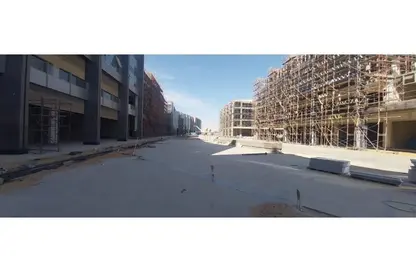 Retail - Studio - 2 Bathrooms for sale in Three Sixty - 5th Settlement Compounds - The 5th Settlement - New Cairo City - Cairo