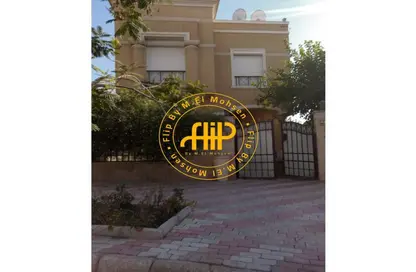 Villa - 4 Bedrooms - 5 Bathrooms for rent in Royal Meadows - Sheikh Zayed Compounds - Sheikh Zayed City - Giza