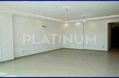 Apartment - 3 Bedrooms - 2 Bathrooms for sale in Ahmed Galal Hammad St. - Miami - Hay Awal El Montazah - Alexandria