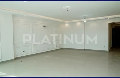 Apartment - 3 Bedrooms - 2 Bathrooms for sale in Ahmed Galal Hammad St. - Miami - Hay Awal El Montazah - Alexandria