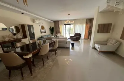 Townhouse - 2 Bedrooms - 3 Bathrooms for rent in Hyde Park Business District Mall - South Teseen St. - The 5th Settlement - New Cairo City - Cairo