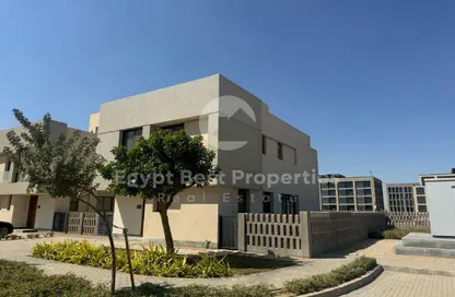 فيلا - 5 غرف نوم - 5 حمامات للبيع في كمبوند البروج - كمبوندات الشروق - مدينة الشروق - القاهرة