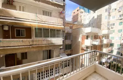 شقة - 3 غرف نوم - 1 حمام للايجار في شارع المعسكر الرومانى - رشدي - حي شرق - الاسكندرية
