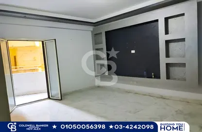 شقة - 8 غرف نوم - 3 حمامات للبيع في سموحة - حي شرق - الاسكندرية