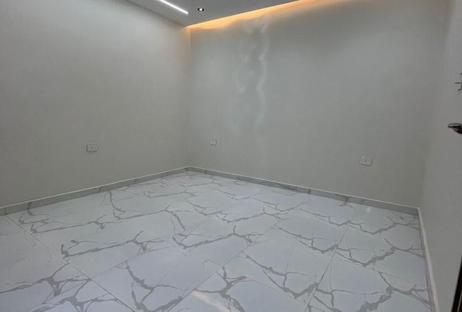 8275933 - Property Image 2