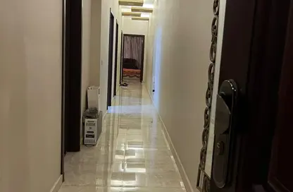 شقة - 3 غرف نوم - 2 حمامات للايجار في شارع الجزيرة - المستثمرين الجنوبية - مدينة القاهرة الجديدة - القاهرة