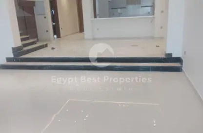 منزل مزدوج - 5 غرف نوم - 4 حمامات للايجار في باتيو الزهراء - كمبوندات الشيخ زايد - الشيخ زايد - الجيزة