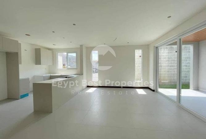 8300378 - Property Image 3