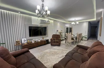 Apartment - 3 Bedrooms - 1 Bathroom for sale in Kafr Abdo St. - Kafr Abdo - Roushdy - Hay Sharq - Alexandria