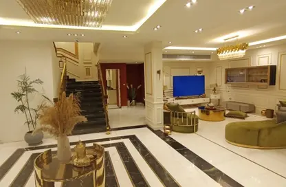 Villa - 5 Bedrooms - 7 Bathrooms for sale in Solana - New Zayed City - Sheikh Zayed City - Giza