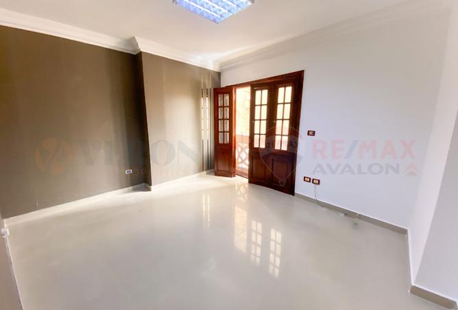 8381646 - Property Image 3