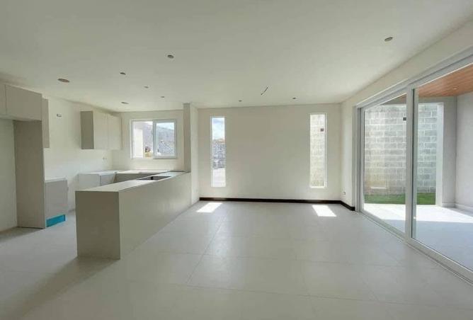 8300374 - Property Image 2