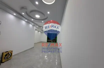 Apartment - 3 Bedrooms - 3 Bathrooms for sale in Khaled Ibn Alwaleed St. - Sidi Beshr - Hay Awal El Montazah - Alexandria