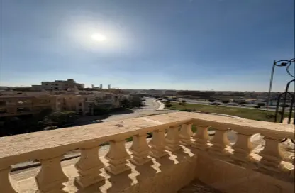 Apartment - 3 Bedrooms - 3 Bathrooms for sale in Area D - Ganoob El Acadimia - New Cairo City - Cairo