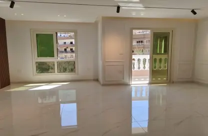 شقة - 3 غرف نوم - 3 حمامات للبيع في شارع ميدان الحكمه - المهندسين - الجيزة