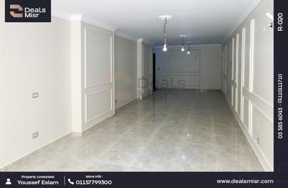 Apartment - 3 Bedrooms - 3 Bathrooms for rent in Madkhal Sharkt Al Nakhl Wa Al Handasa St. - Smouha - Hay Sharq - Alexandria