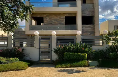 Villa - 4 Bedrooms - 4 Bathrooms for sale in Cleopatra Square - 26th of July Corridor - 6 October City - Giza